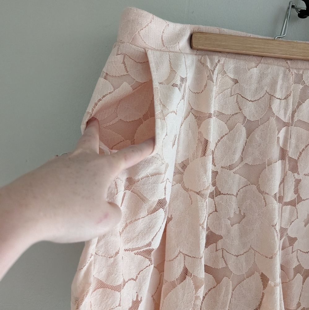 Torrid Scalloped Lace Shorts - Picture 4 of 7